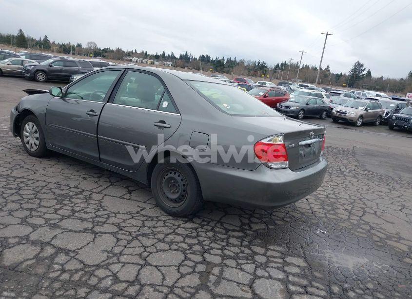 Photo 3 of 2005 Toyota Camry LE (VIN 4T1BE32K35U555837)