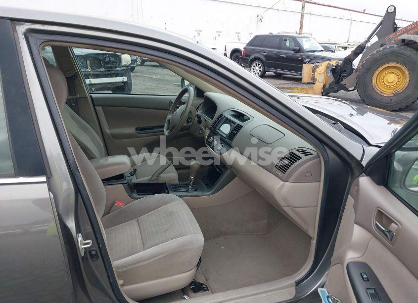 Photo 5 of 2005 Toyota Camry LE (VIN 4T1BE32K35U555837)