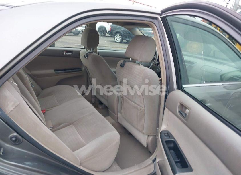 Photo 8 of 2005 Toyota Camry LE (VIN 4T1BE32K35U555837)