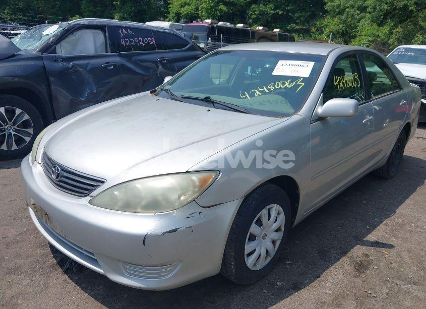 Photo 2 of 2005 Toyota Camry LE (VIN 4T1BE32K35U572220)