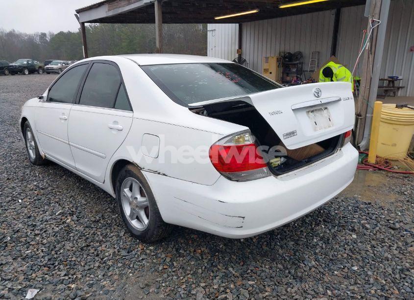 Photo 3 of 2005 Toyota Camry LE (VIN 4T1BE32K35U577708)