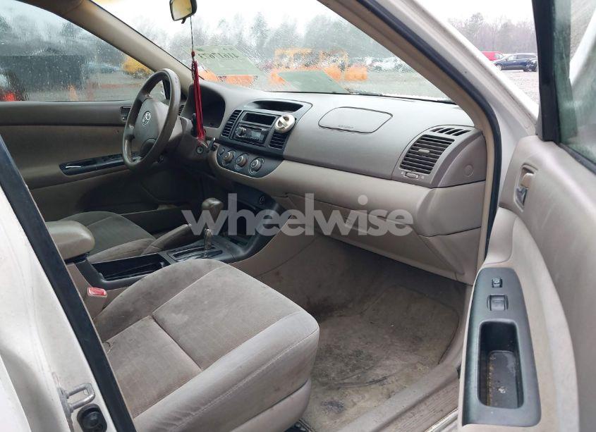 Photo 5 of 2005 Toyota Camry LE (VIN 4T1BE32K35U577708)