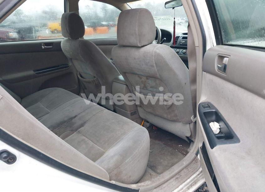 Photo 8 of 2005 Toyota Camry LE (VIN 4T1BE32K35U577708)