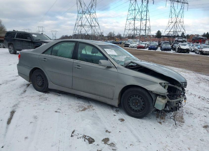 2005 Toyota Camry LE (VIN 4T1BE32K35U581371) main photo