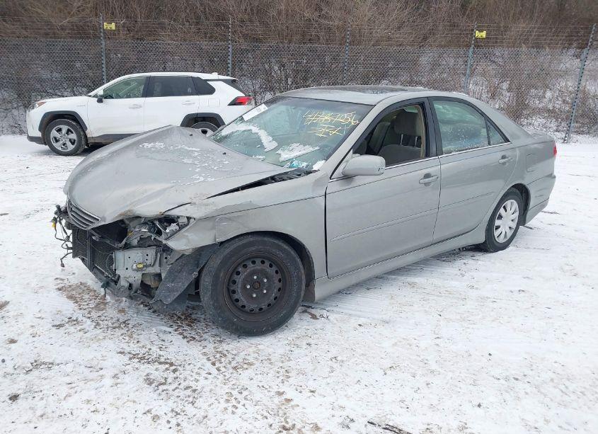 Photo 2 of 2005 Toyota Camry LE (VIN 4T1BE32K35U581371)