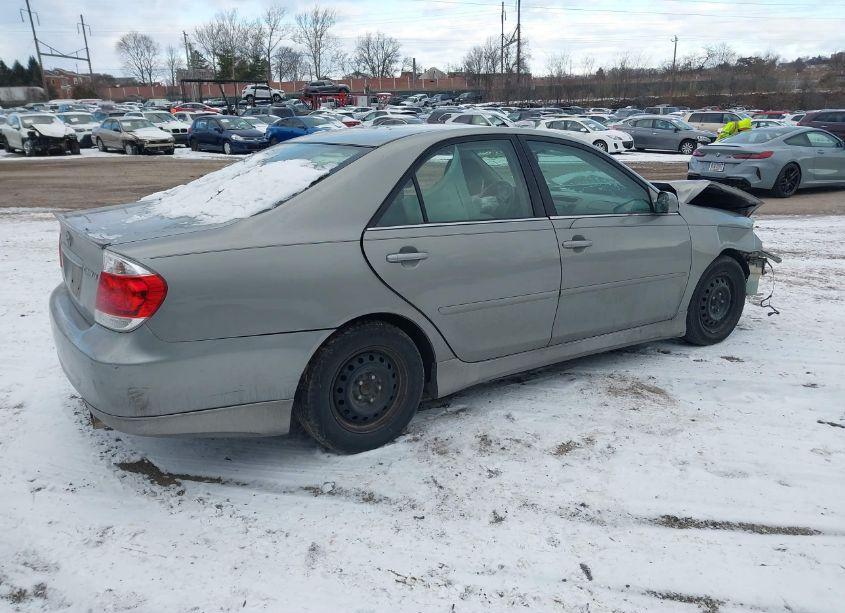 Photo 4 of 2005 Toyota Camry LE (VIN 4T1BE32K35U581371)
