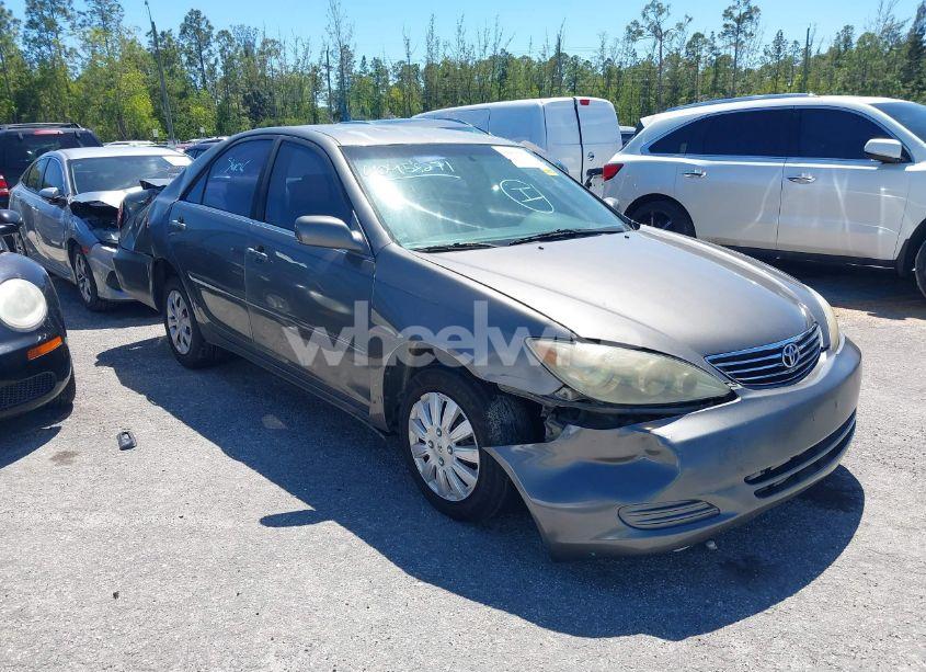 2005 Toyota Camry LE (VIN 4T1BE32K35U583878) main photo