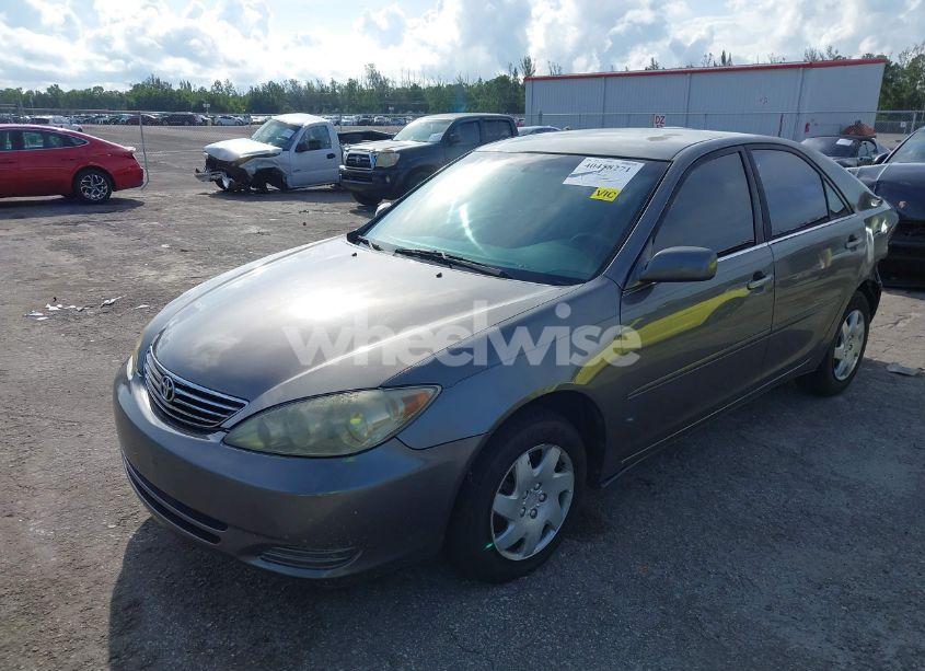 Photo 2 of 2005 Toyota Camry LE (VIN 4T1BE32K35U583878)