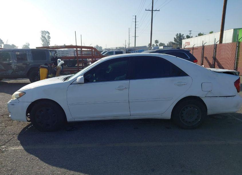 Photo 14 of 2005 Toyota Camry LE (VIN 4T1BE32K35U586070)