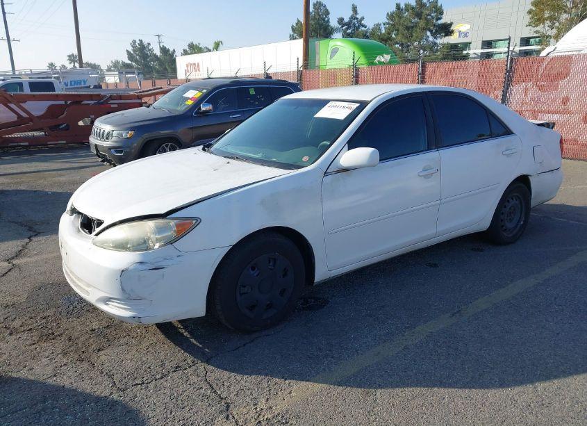 Photo 2 of 2005 Toyota Camry LE (VIN 4T1BE32K35U586070)