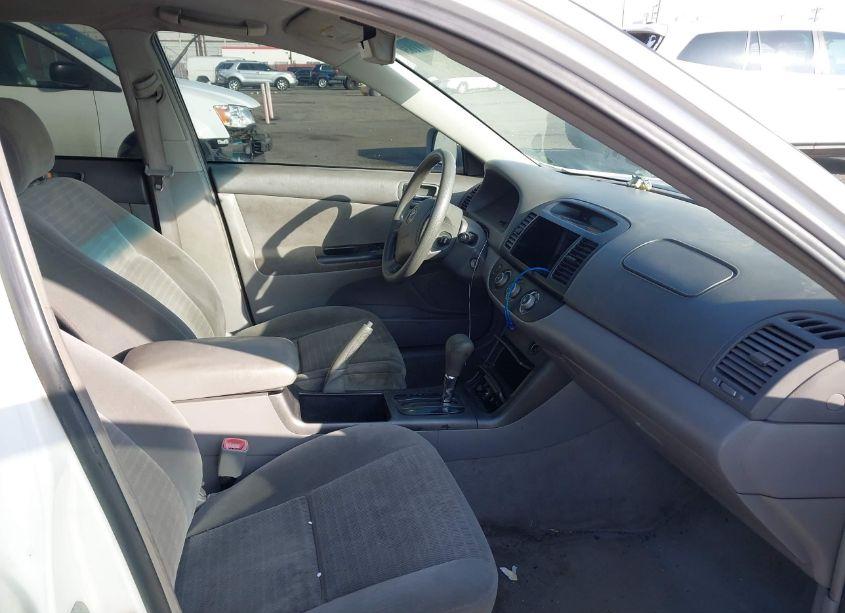 Photo 5 of 2005 Toyota Camry LE (VIN 4T1BE32K35U586070)