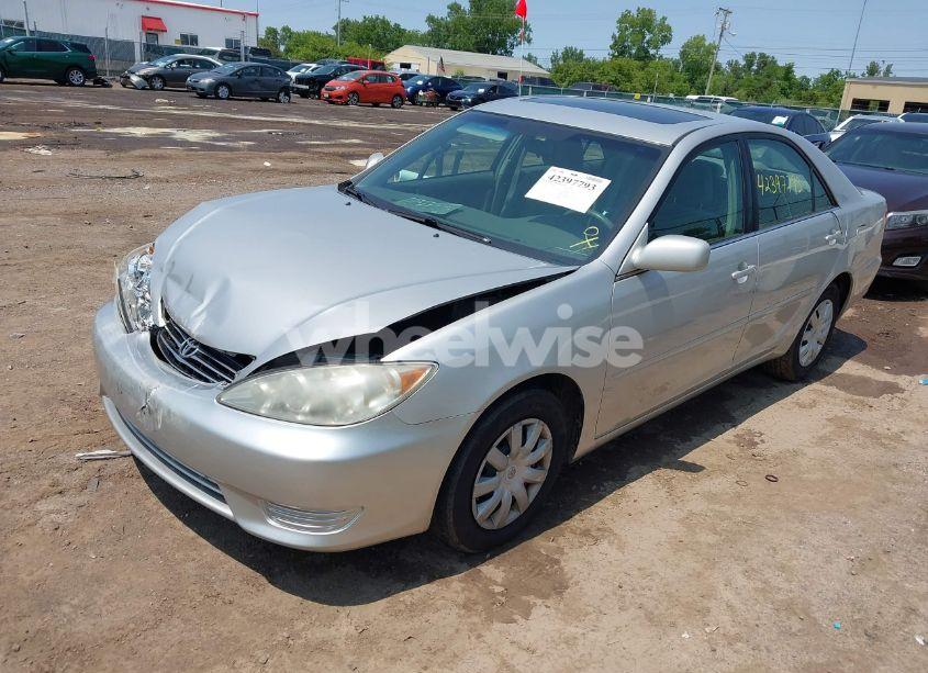 Photo 2 of 2005 Toyota Camry LE (VIN 4T1BE32K35U590944)