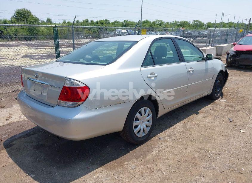 Photo 4 of 2005 Toyota Camry LE (VIN 4T1BE32K35U590944)