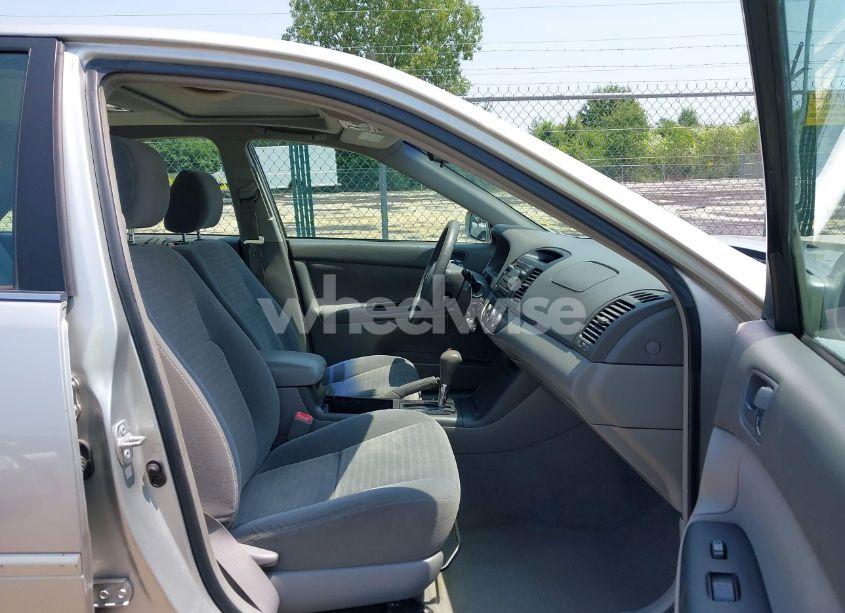 Photo 5 of 2005 Toyota Camry LE (VIN 4T1BE32K35U590944)