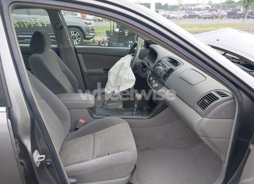 Photo 5 of 2005 Toyota Camry LE (VIN 4T1BE32K35U599742)