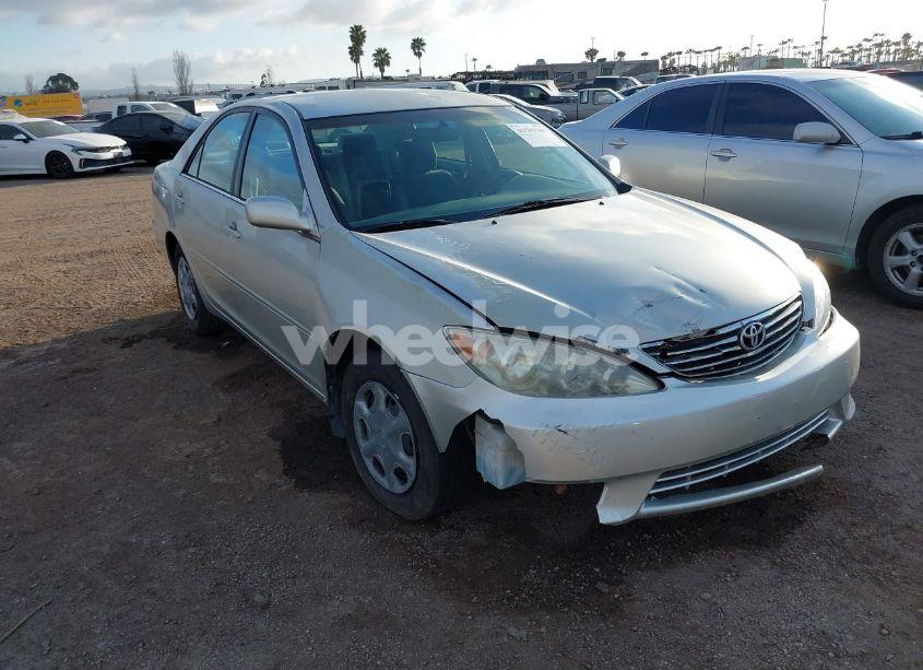 2005 Toyota Camry LE (VIN 4T1BE32K35U629371) main photo