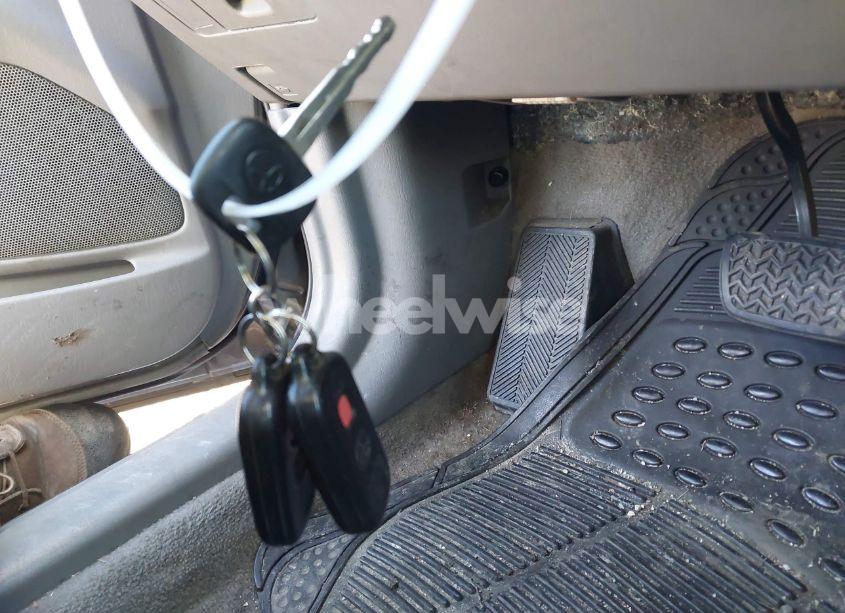 Photo 11 of 2005 Toyota Camry LE (VIN 4T1BE32K35U633002)