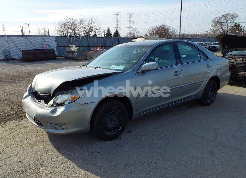 Photo 2 of 2005 Toyota Camry LE (VIN 4T1BE32K35U957552)