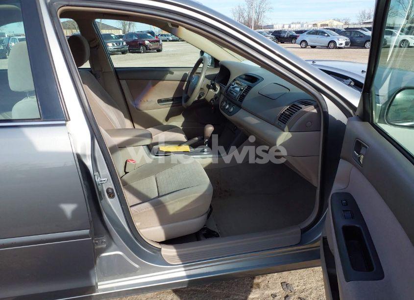 Photo 5 of 2005 Toyota Camry LE (VIN 4T1BE32K35U957552)