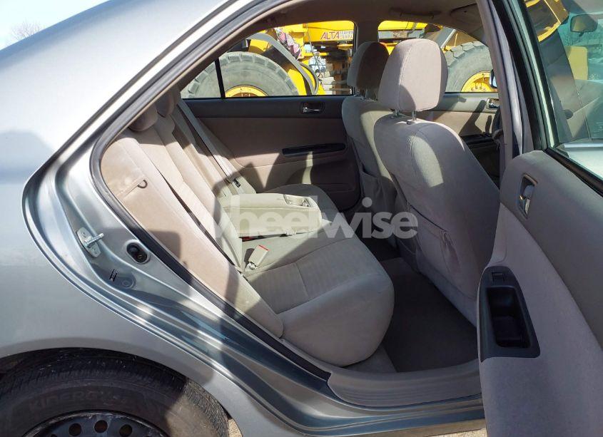 Photo 8 of 2005 Toyota Camry LE (VIN 4T1BE32K35U957552)