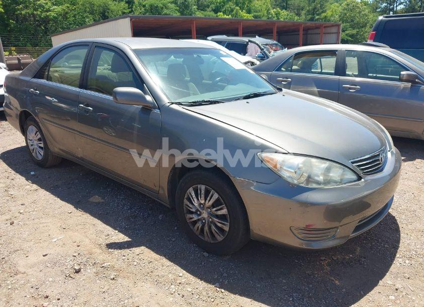 2005 Toyota Camry STD (VIN 4T1BE32K35U970060) main photo