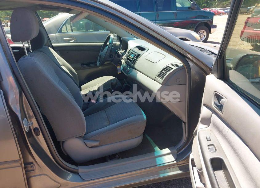 Photo 5 of 2005 Toyota Camry STD (VIN 4T1BE32K35U970060)