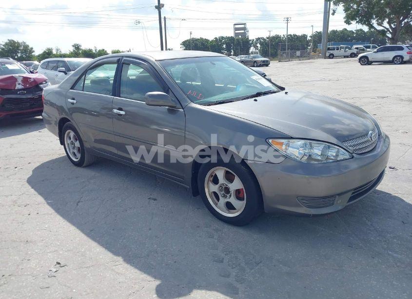 2005 Toyota Camry LE (VIN 4T1BE32K35U978160) main photo