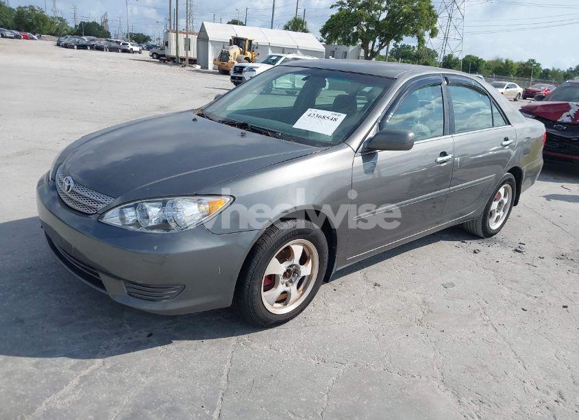 Photo 2 of 2005 Toyota Camry LE (VIN 4T1BE32K35U978160)