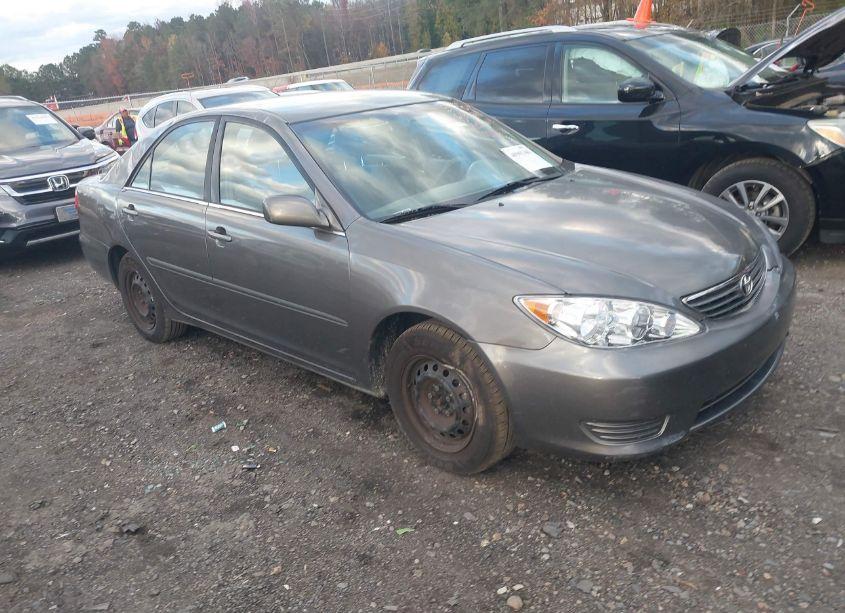 2005 Toyota Camry LE (VIN 4T1BE32K35U978367) main photo