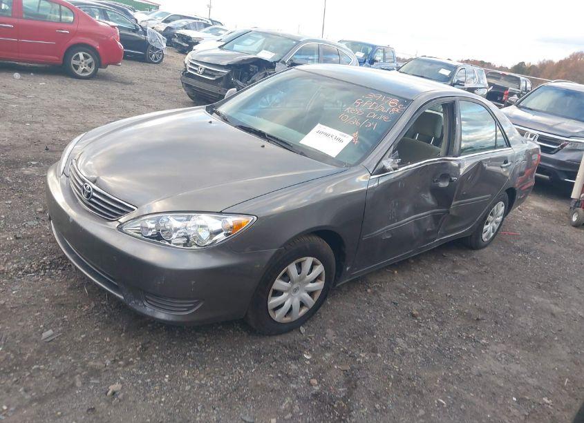 Photo 2 of 2005 Toyota Camry LE (VIN 4T1BE32K35U978367)