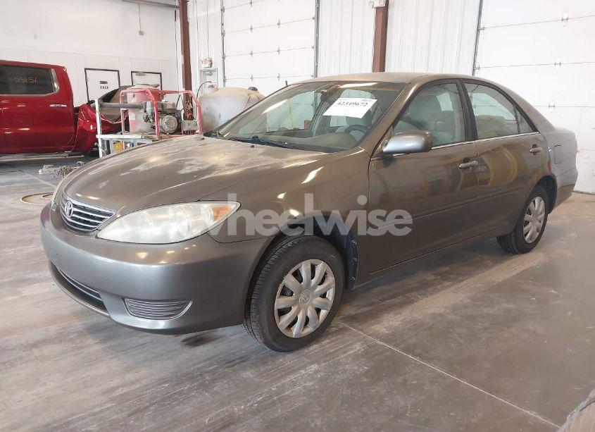 Photo 2 of 2006 Toyota Camry LE (VIN 4T1BE32K36U693489)
