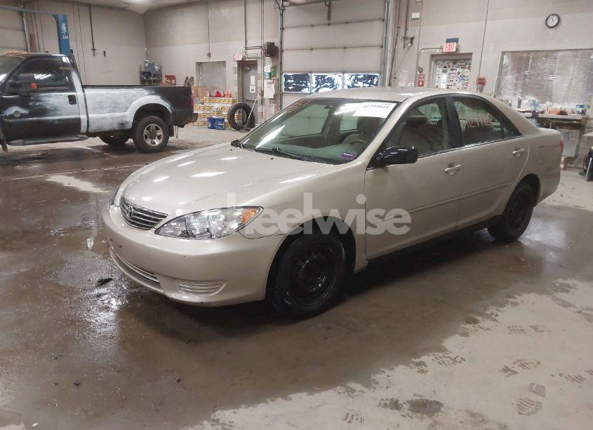 Photo 2 of 2006 Toyota Camry STD (VIN 4T1BE32K36U708802)