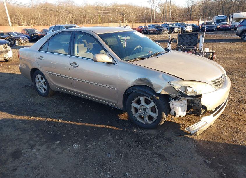 2002 Toyota Camry LE (VIN 4T1BE32K42U010208) main photo