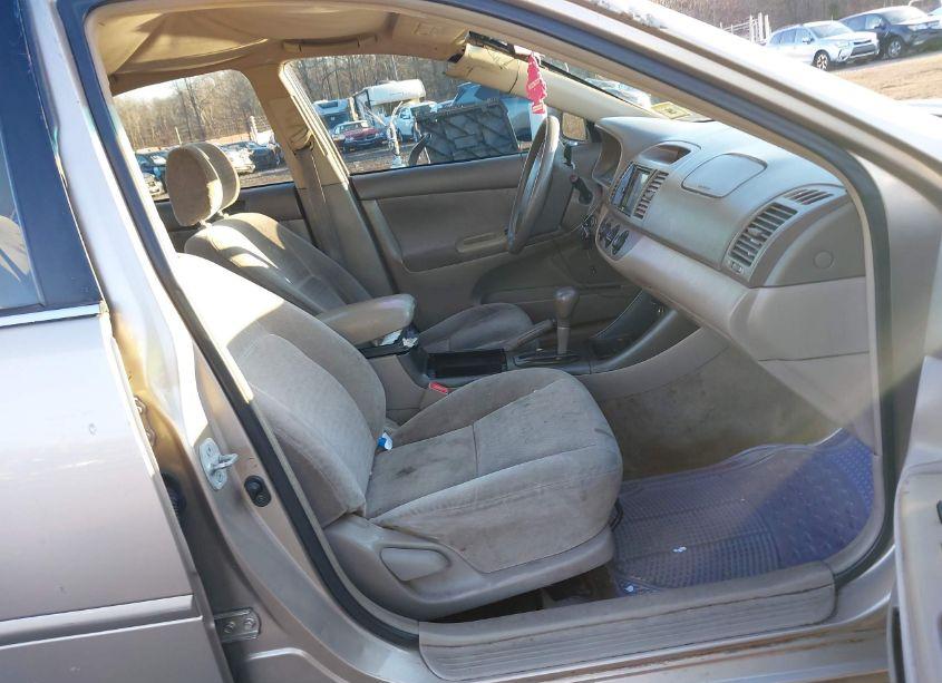 Photo 5 of 2002 Toyota Camry LE (VIN 4T1BE32K42U010208)