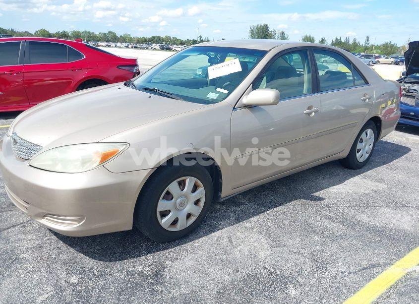 Photo 2 of 2002 Toyota Camry LE (VIN 4T1BE32K42U014095)