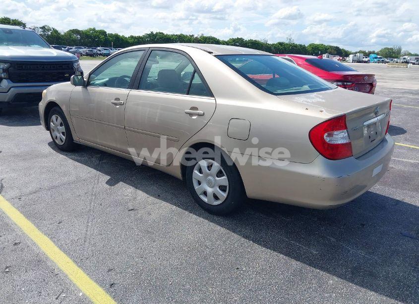 Photo 3 of 2002 Toyota Camry LE (VIN 4T1BE32K42U014095)