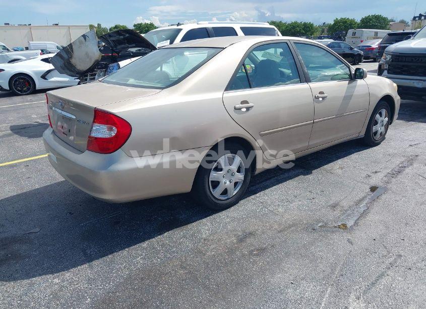 Photo 4 of 2002 Toyota Camry LE (VIN 4T1BE32K42U014095)