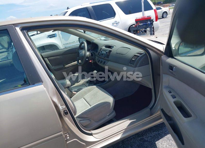 Photo 5 of 2002 Toyota Camry LE (VIN 4T1BE32K42U014095)