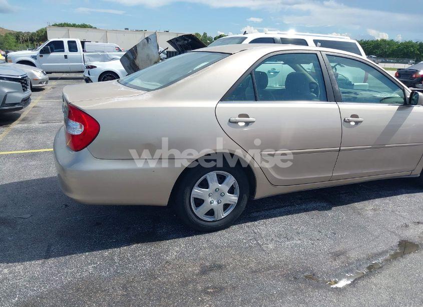 Photo 6 of 2002 Toyota Camry LE (VIN 4T1BE32K42U014095)