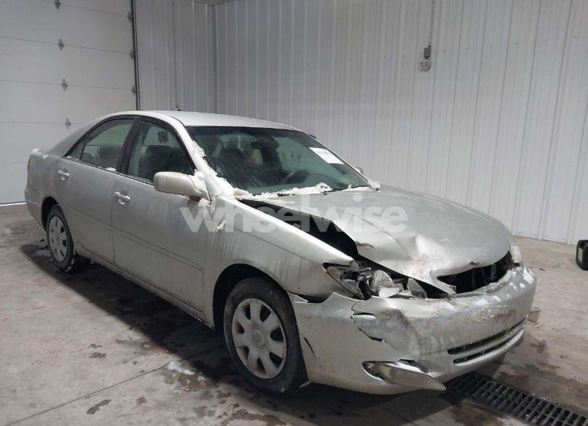 2002 Toyota Camry LE (VIN 4T1BE32K42U041331) main photo