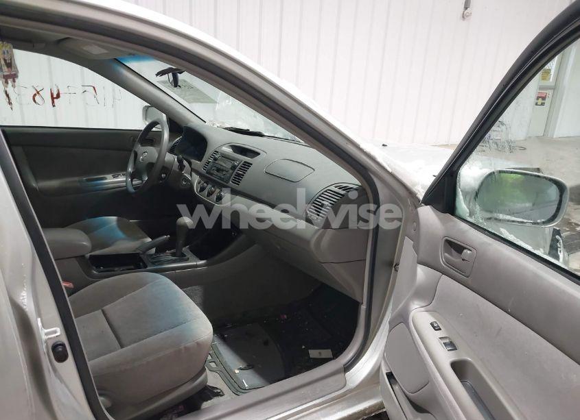 Photo 5 of 2002 Toyota Camry LE (VIN 4T1BE32K42U041331)