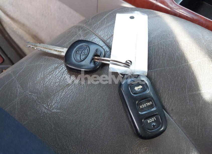 Photo 11 of 2002 Toyota Camry XLE (VIN 4T1BE32K42U043161)