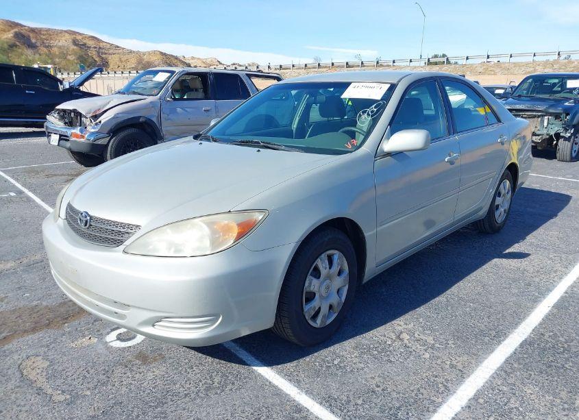 Photo 2 of 2002 Toyota Camry LE (VIN 4T1BE32K42U058081)