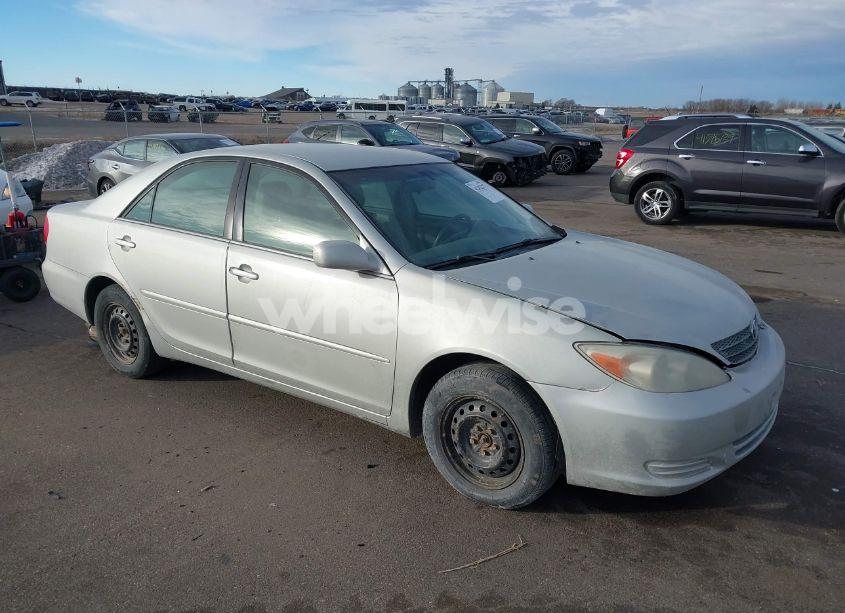2002 Toyota Camry LE (VIN 4T1BE32K42U067251) main photo