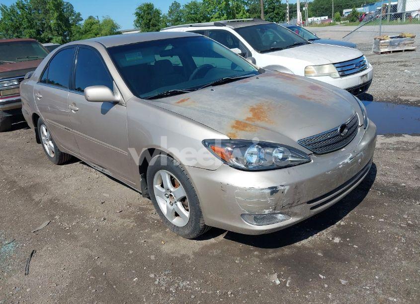 2002 Toyota Camry SE (VIN 4T1BE32K42U067508) main photo