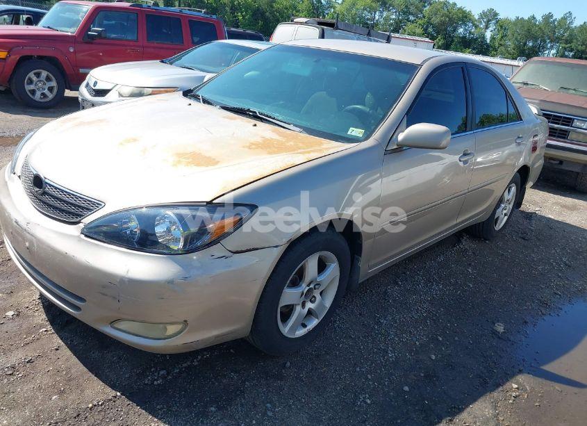 Photo 2 of 2002 Toyota Camry SE (VIN 4T1BE32K42U067508)