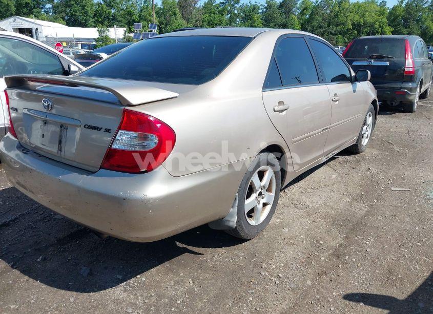 Photo 4 of 2002 Toyota Camry SE (VIN 4T1BE32K42U067508)