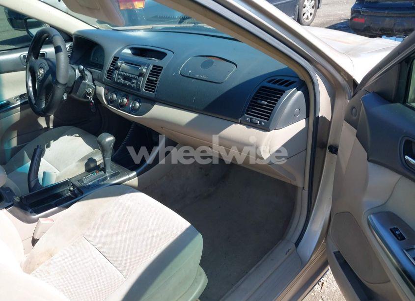 Photo 5 of 2002 Toyota Camry SE (VIN 4T1BE32K42U067508)