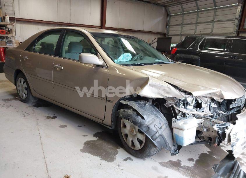 2002 Toyota Camry LE (VIN 4T1BE32K42U075897) main photo