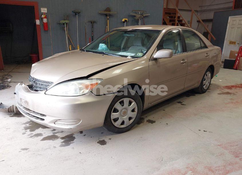 Photo 2 of 2002 Toyota Camry LE (VIN 4T1BE32K42U075897)